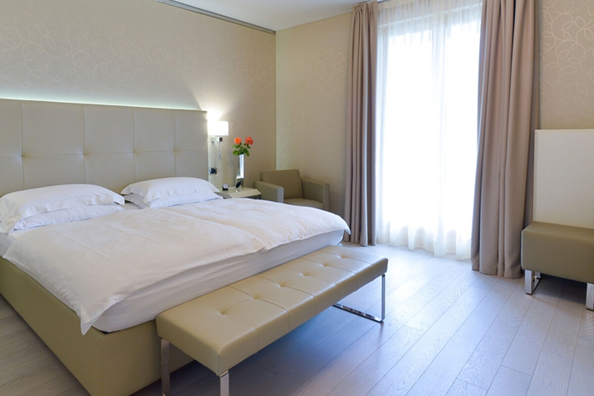 Junior Suite con Vista Lago parziale nella Suite House - Spazio, comfort e privacy