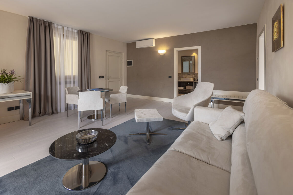 Suite con Vista Lago Parziale nella Suite House - Relax all’insegna della morbidezza
