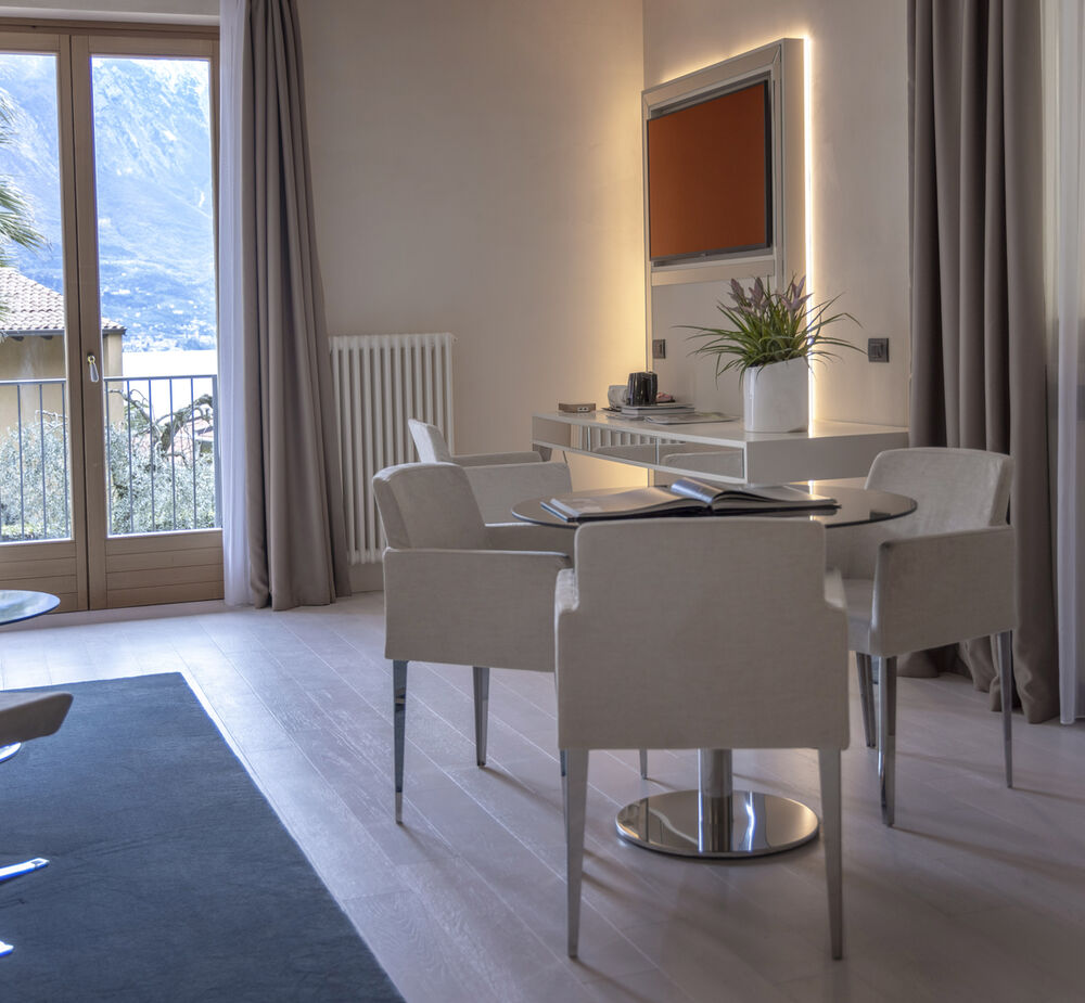 Suite con Vista Lago Parziale nella Suite House - Relax all’insegna della morbidezza