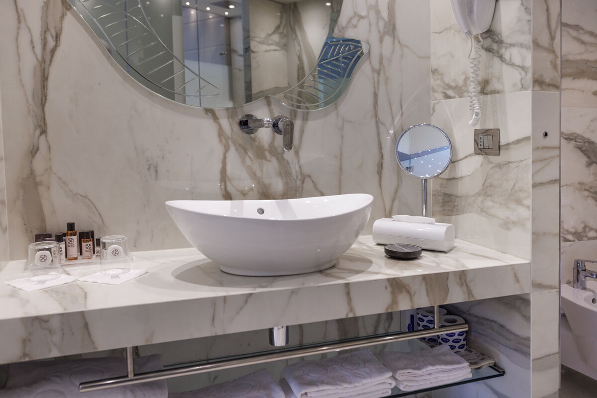 Junior Suite mit teilweisem Seeblick - Licht, Glas und moderne Eleganz
