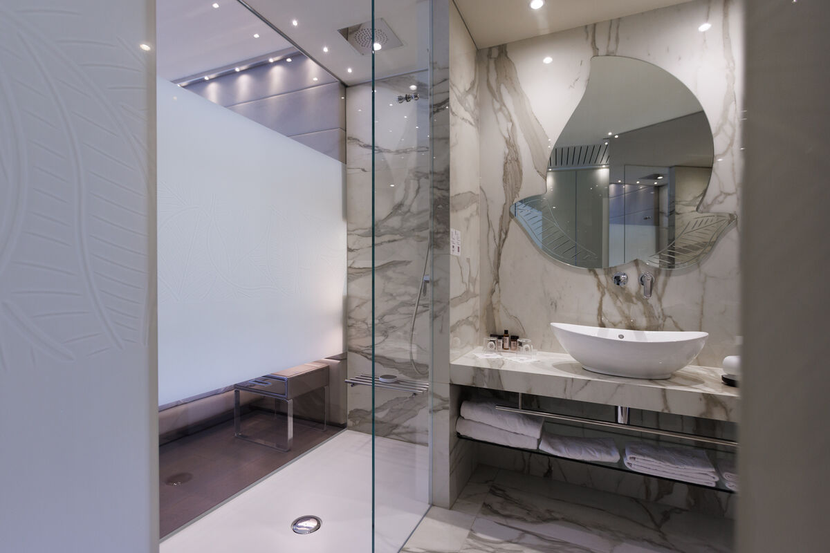 Junior Suite mit teilweisem Seeblick - Licht, Glas und moderne Eleganz