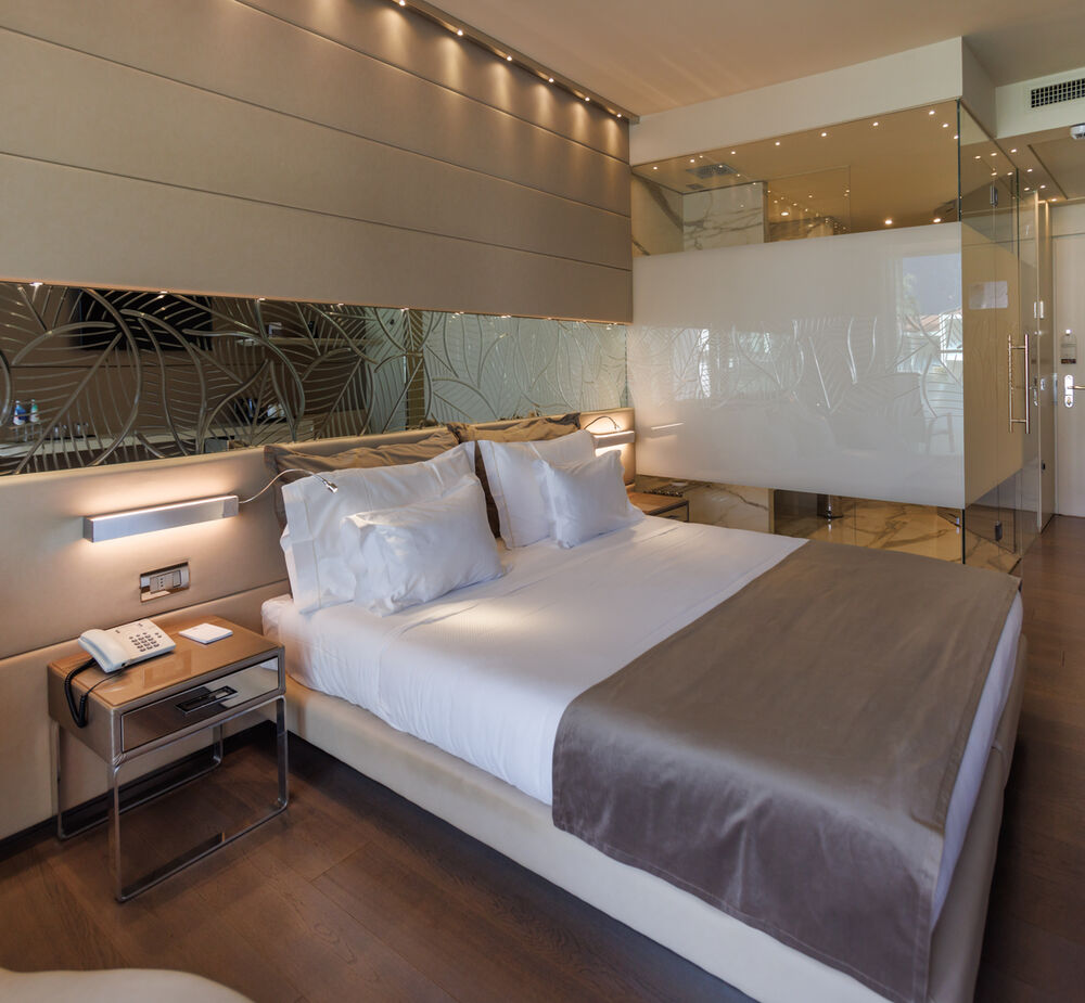 Junior Suite mit teilweisem Seeblick - Licht, Glas und moderne Eleganz
