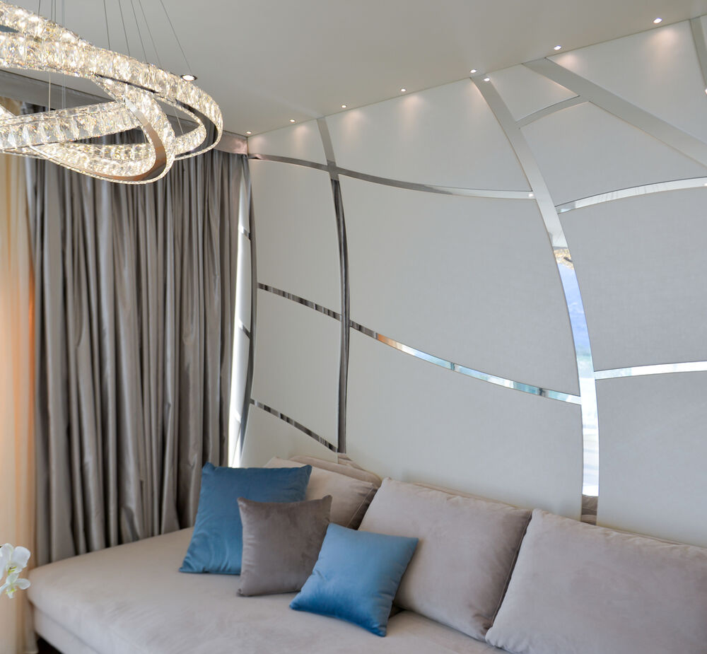 Deluxe Suite mit Seeblick-Terrasse und Whirlpool - Luxus trifft Leichtigkeit – mit Blick auf den Gardasee