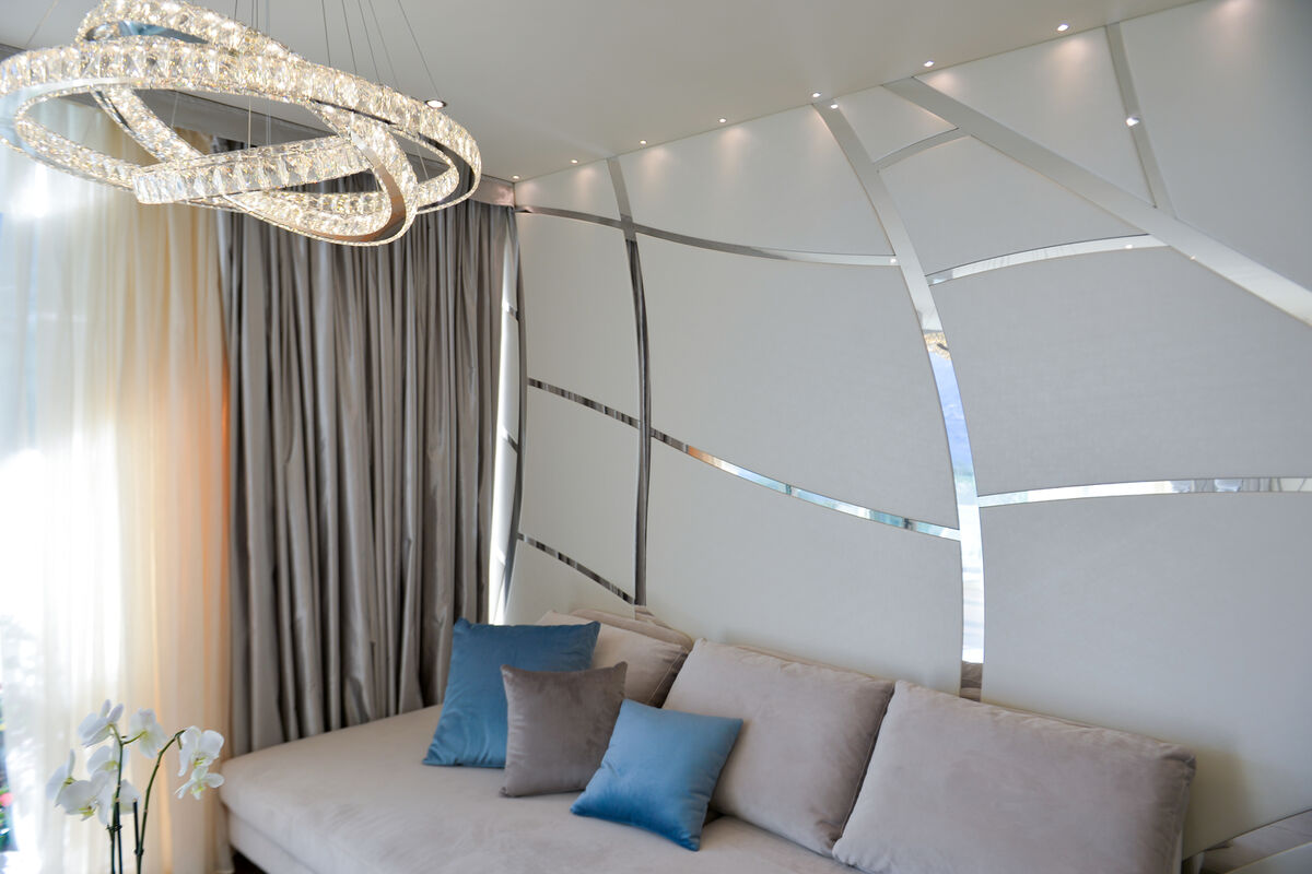 Deluxe Suite mit Seeblick-Terrasse und Whirlpool - Luxus trifft Leichtigkeit – mit Blick auf den Gardasee