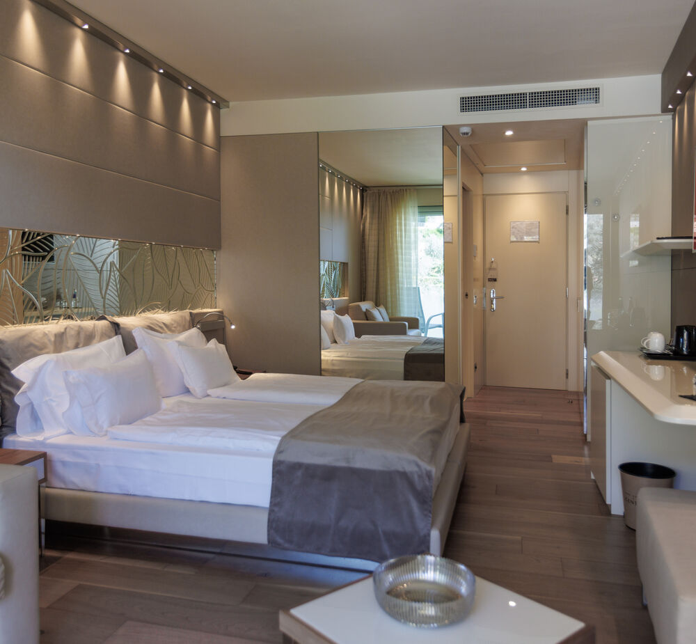 Prestige Doppelzimmer mit teilweisem Seeblick - Blick auf See und Berge