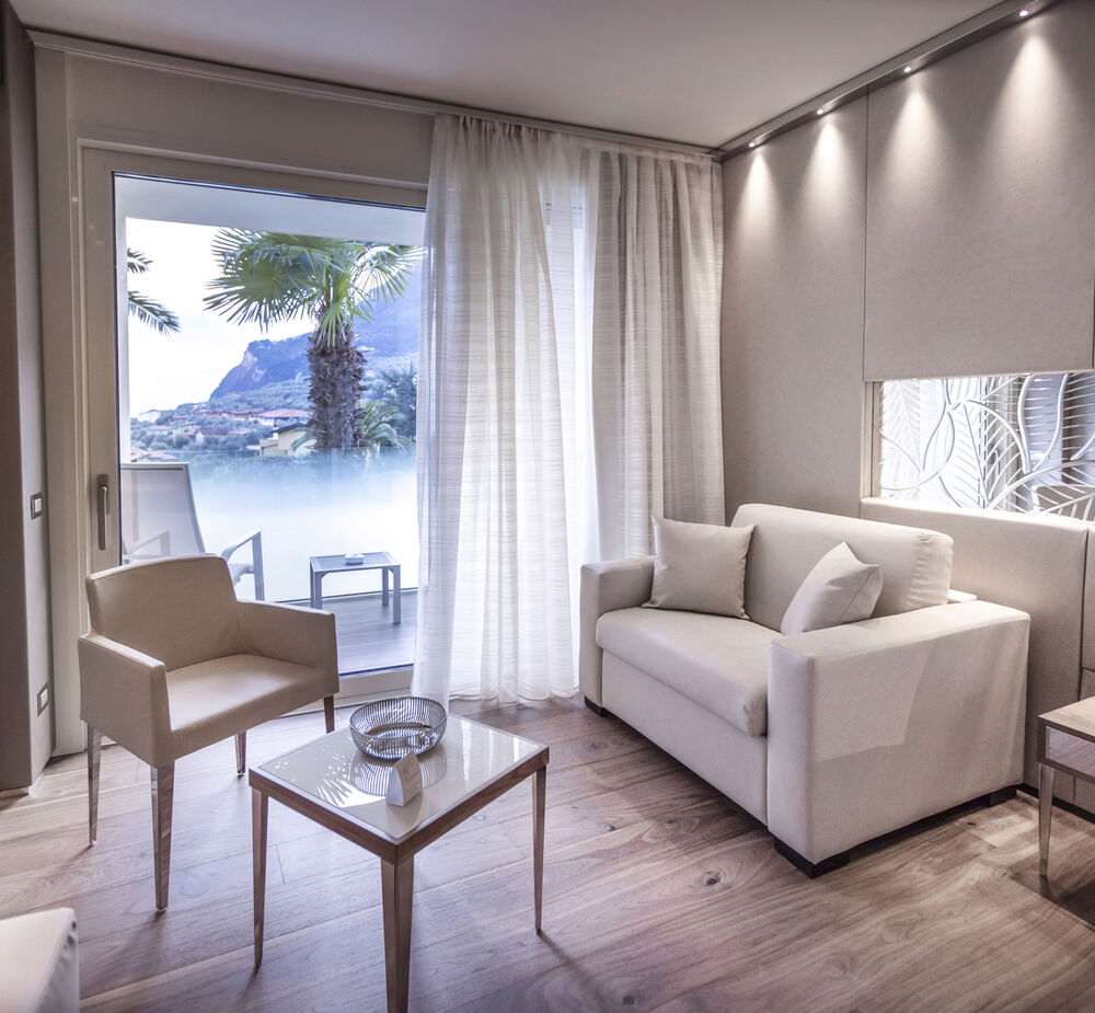 Prestige Doppelzimmer mit teilweisem Seeblick - Blick auf See und Berge